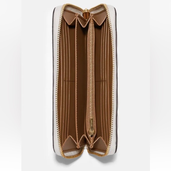 Coach Long Zip Around Wallet With Quilting - Chalk White - Picture 2 of 2